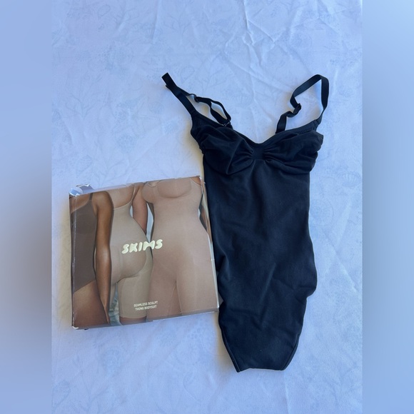 Skims seamless sculpt thong bodysuit onyx size small - Picture 1 of 5
